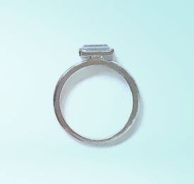 18k White Gold And Diamond Ring
